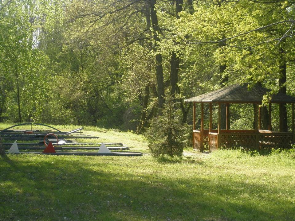 Relax Inn Šoporňa Extérieur photo